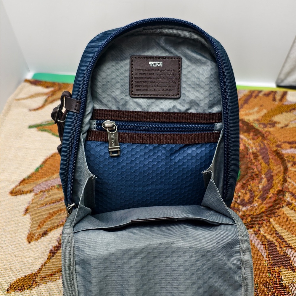 🌺Tumi Alpha Bravo Compact Shoulder Bag|Chest Pack - Picture 6 of 6